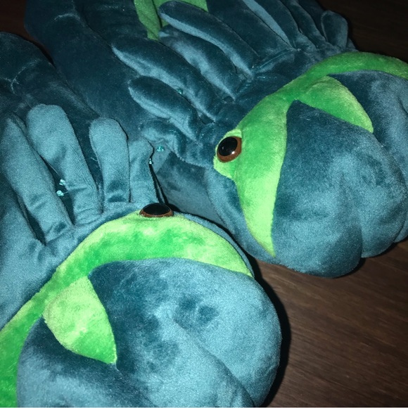 Cthulhu Twilight Terror Plush Slippers (Unisex) NWT - Picture 7 of 12